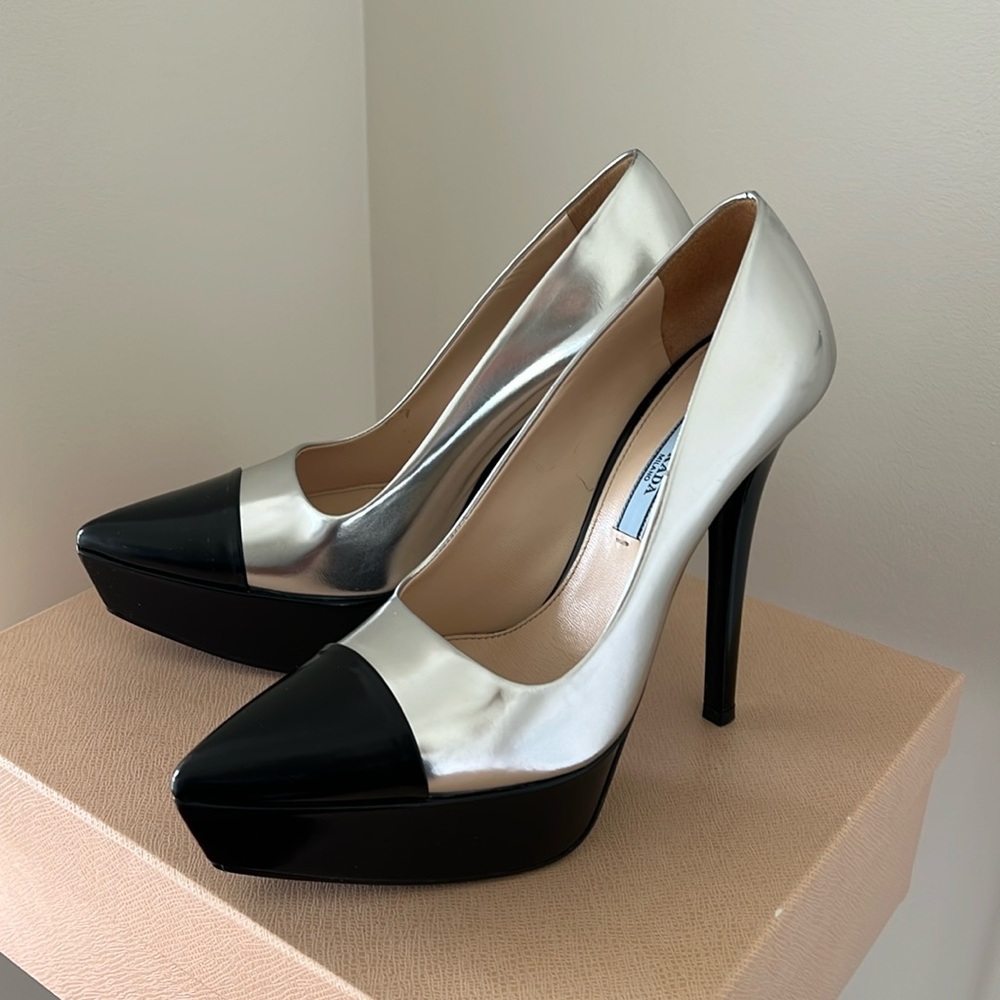 Prada  Leather Pumps / Silver/Black